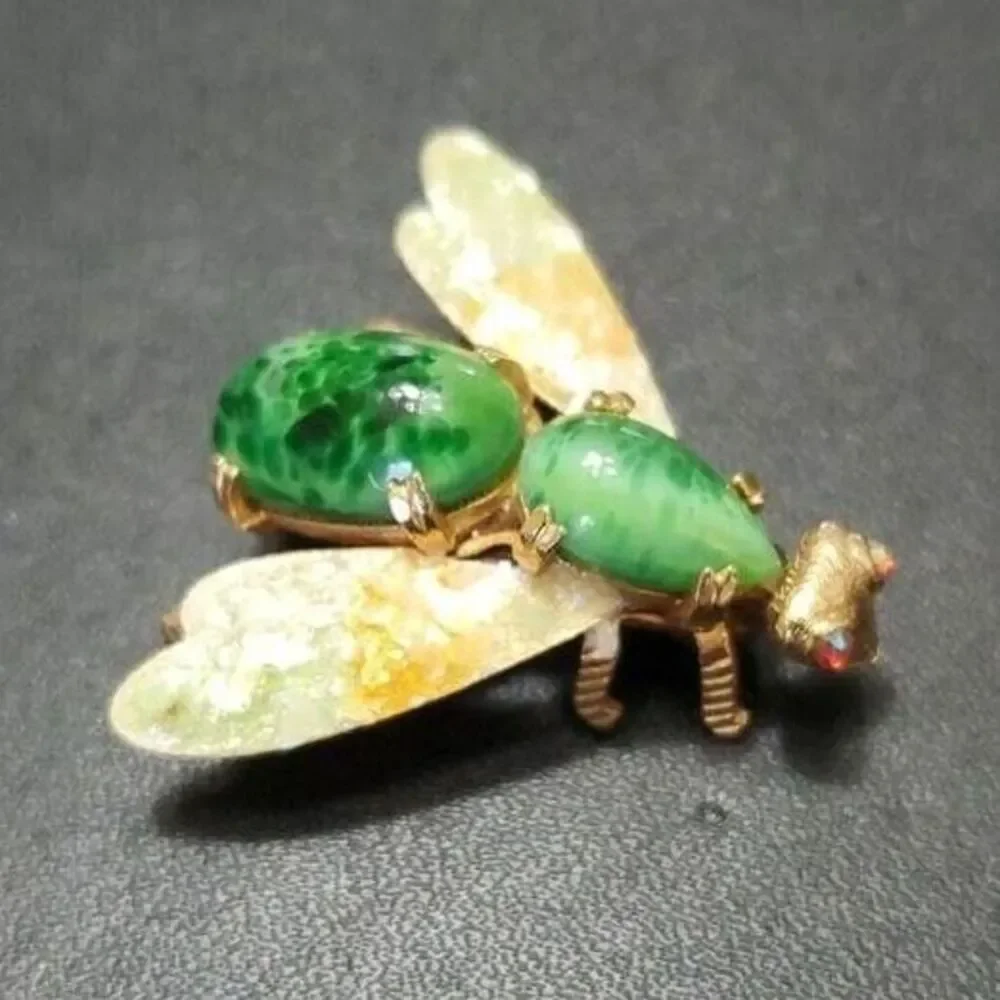 Vintage gold tone fly brooch green
